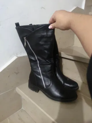 Stivali neri con zip