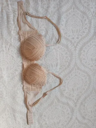 Sujetador Oysho encaje geométrico beige