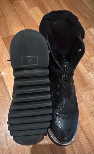 Botines Alpe Woman negros brillantes