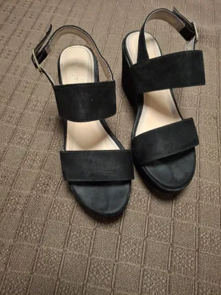 Sandalias de cuña negras
