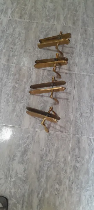 Manillas de puerta doradas para 4 puertas
