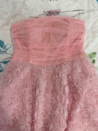 Vestido de fiesta rosa con flores