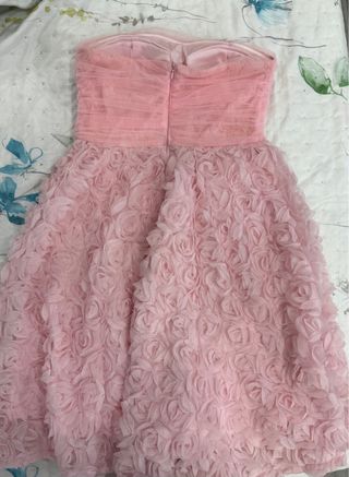 Vestido de fiesta rosa con flores