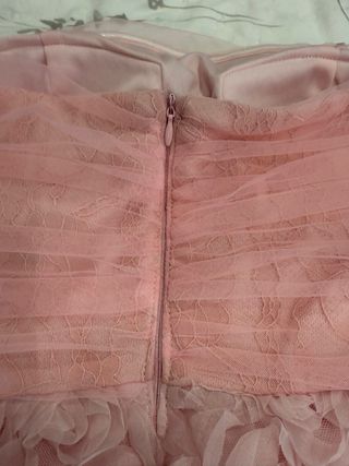Vestido de fiesta rosa con flores