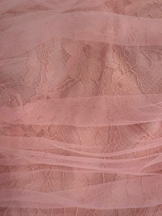 Vestido de fiesta rosa con flores