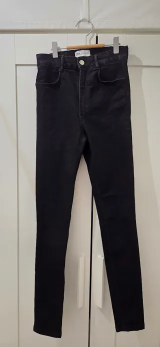 Pantalón pitillo skinny Zara negro