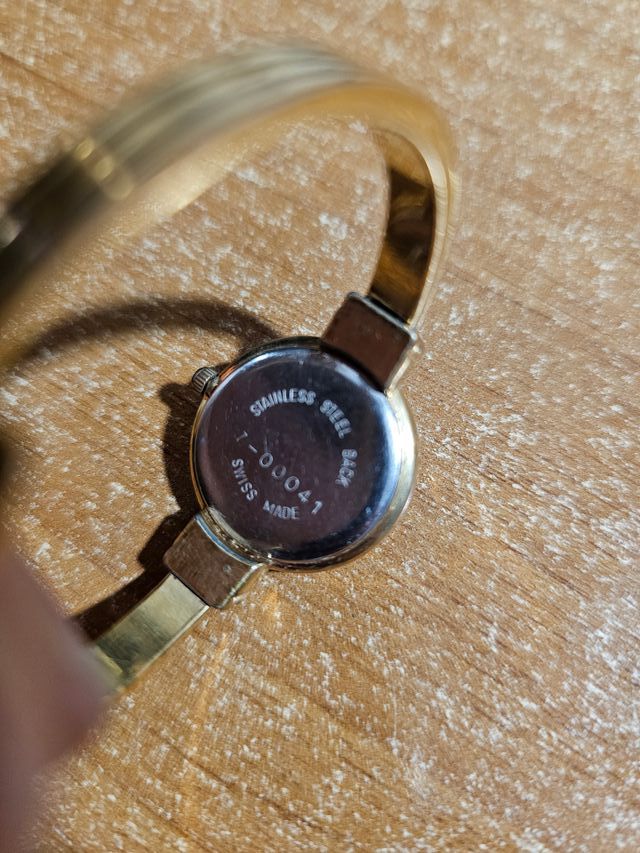 Orologio Caravelle donna oro e bianco