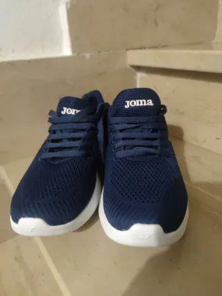 Scarpe da ginnastica Joma blu e bianche