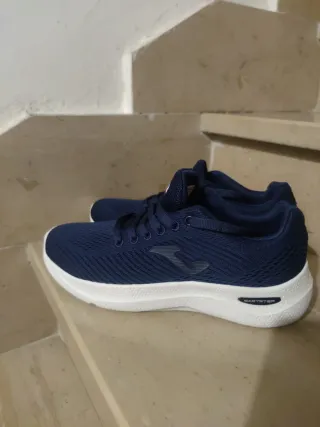 Scarpe da ginnastica Joma blu e bianche