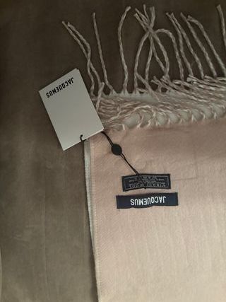 Bufanda Jacquemus Beige y Blanca