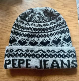 Gorro Pepe Jeans gris y negro