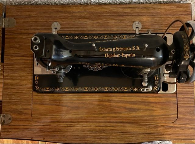 Máquina de coser Sigma negra