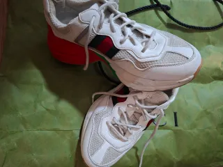 Zapatillas Gucci Blancas y Rojas
