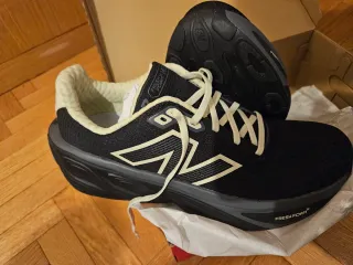 New Balance Fresh Foam X More V5 Talla 44 a estren