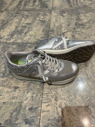Zapatillas Munich Plateadas Talla 40