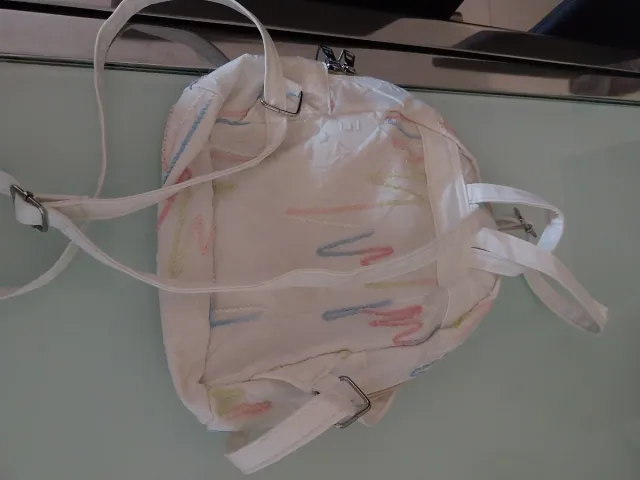Mochila pequeña blanca bordada