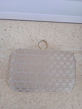 Bolso de fiesta beige y dorado con pedrería