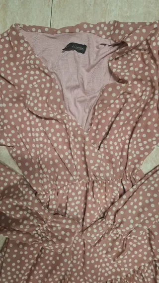 Vestido rosa lunares blancos