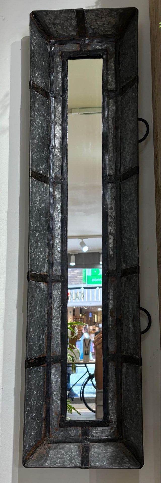 Espejo Vertical Metálico Gris