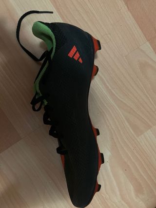 Botas de fútbol Adidas negras y verdes