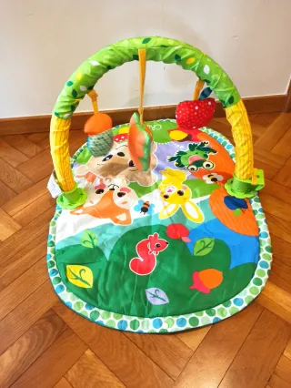 Gimnasio para bebé con arco y juguetes