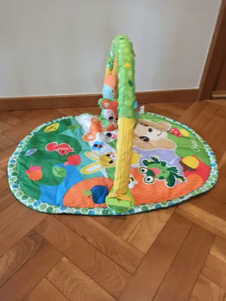 Gimnasio para bebé con arco y juguetes