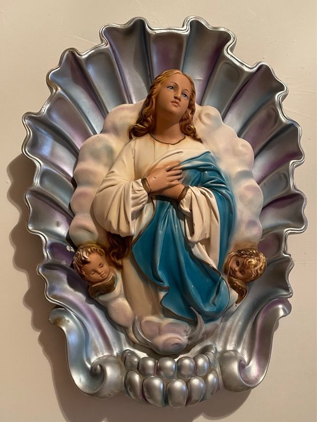 Figura Virgen María con ángeles