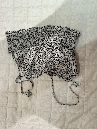 Top floral negro y blanco