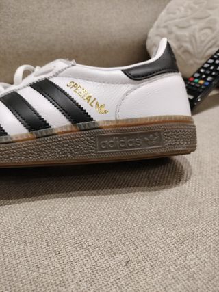 Zapatillas Adidas Spezial Blancas y Negras