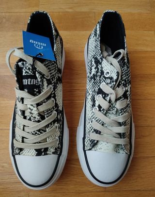 Zapatillas Mustang Plataforma Serpiente Beige. 38