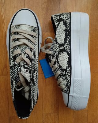 Zapatillas Mustang Plataforma Serpiente Beige. 38