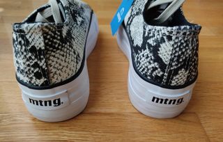 Zapatillas Mustang Plataforma Serpiente Beige. 38