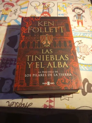 Las tinieblas y el alba / The Evening and the M...