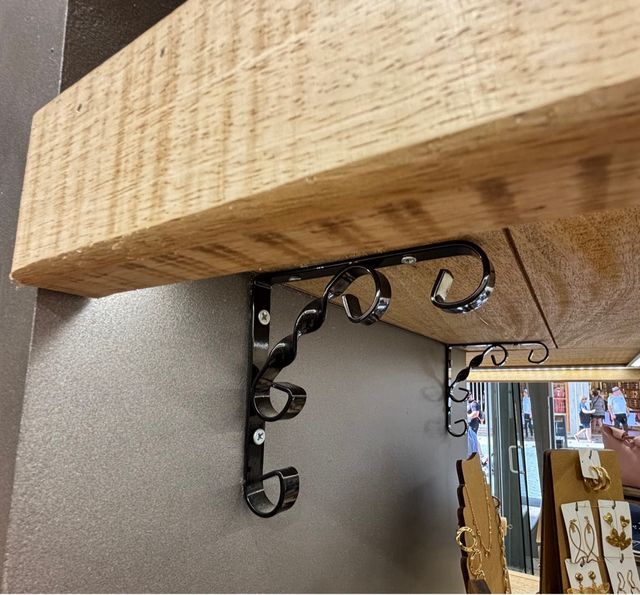 Estanterías cubre columna madera y metal