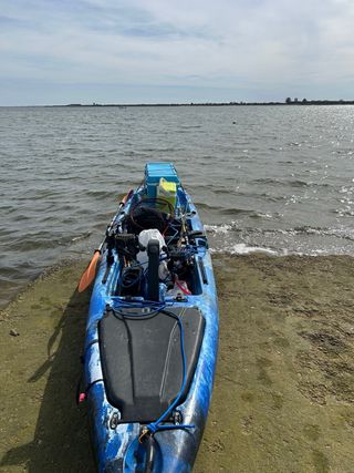 Kayak de pesca a pedales