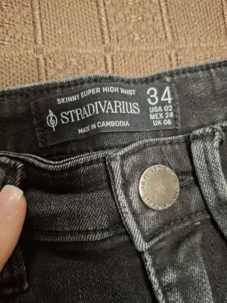 Pantalon vaquero gris desgastados