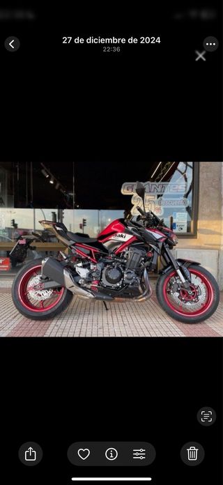 Kawasaki Z900 Roja y Negra