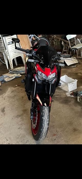 Kawasaki Z900 Roja y Negra