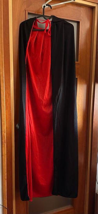 Capa Halloween Negra y Roja Talla Única.