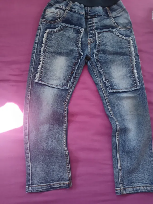 Pantalones vaqueros desgastados