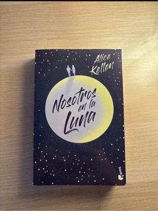 Nosotros en la luna: El libro más vendido del a...