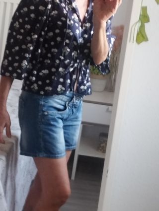 Blusa azul estampada flores