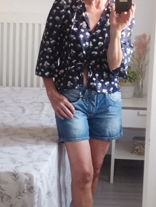 Blusa azul estampada flores