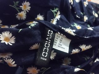 Blusa azul estampada flores
