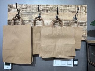 Panel de madera con 4 colgadores