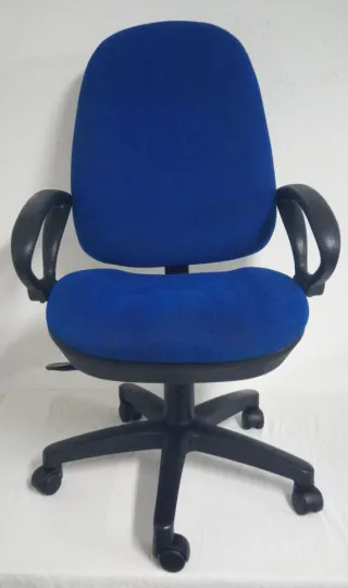 SILLA DE OFICINA-ESCRITORIO AZUL CON REPOSABRAZOS