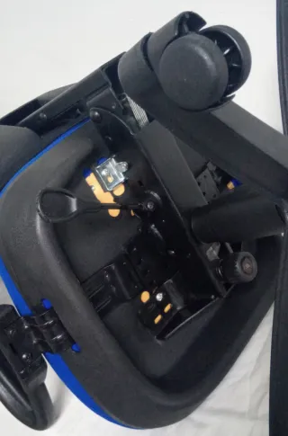 SILLA DE OFICINA-ESCRITORIO AZUL CON REPOSABRAZOS