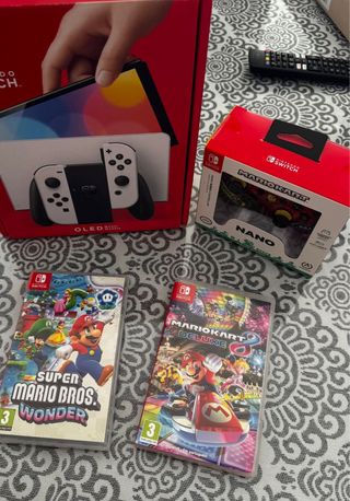 Nintendo Switch OLED + Mario Kart 8 Deluxe