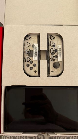 Nintendo Switch OLED + Mario Kart 8 Deluxe