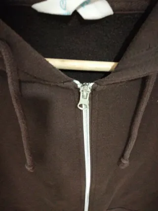 Sudadera marrón con cremallera talla S